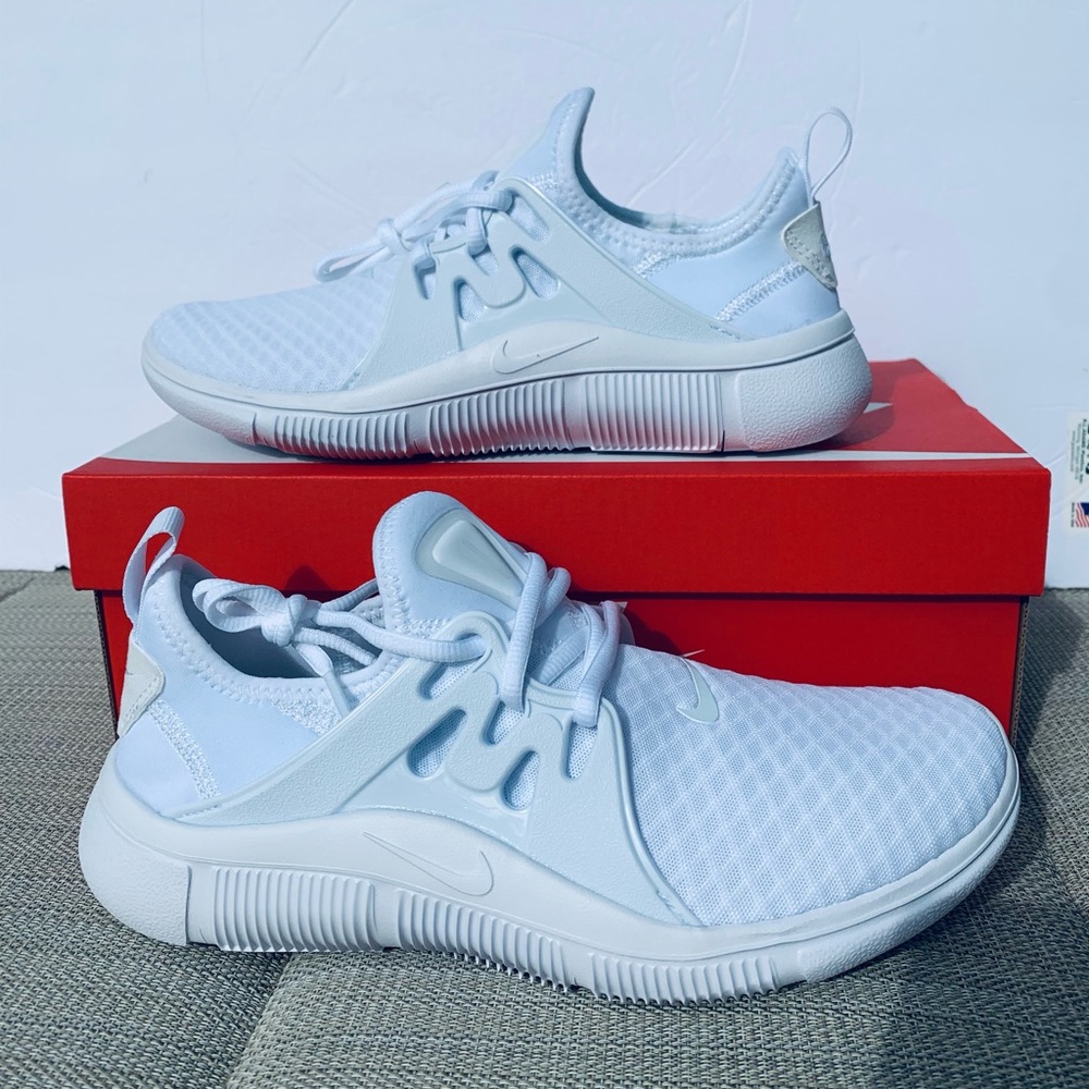 WMNS Nike Acalme - Picture 1 of 9